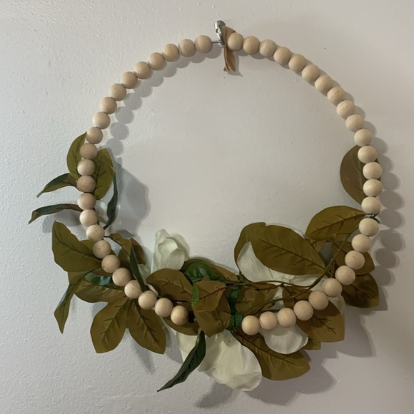 Large Bead Magnolia Wreath Approximately 22 inches Really Pretty Used - Picture 4 of 4